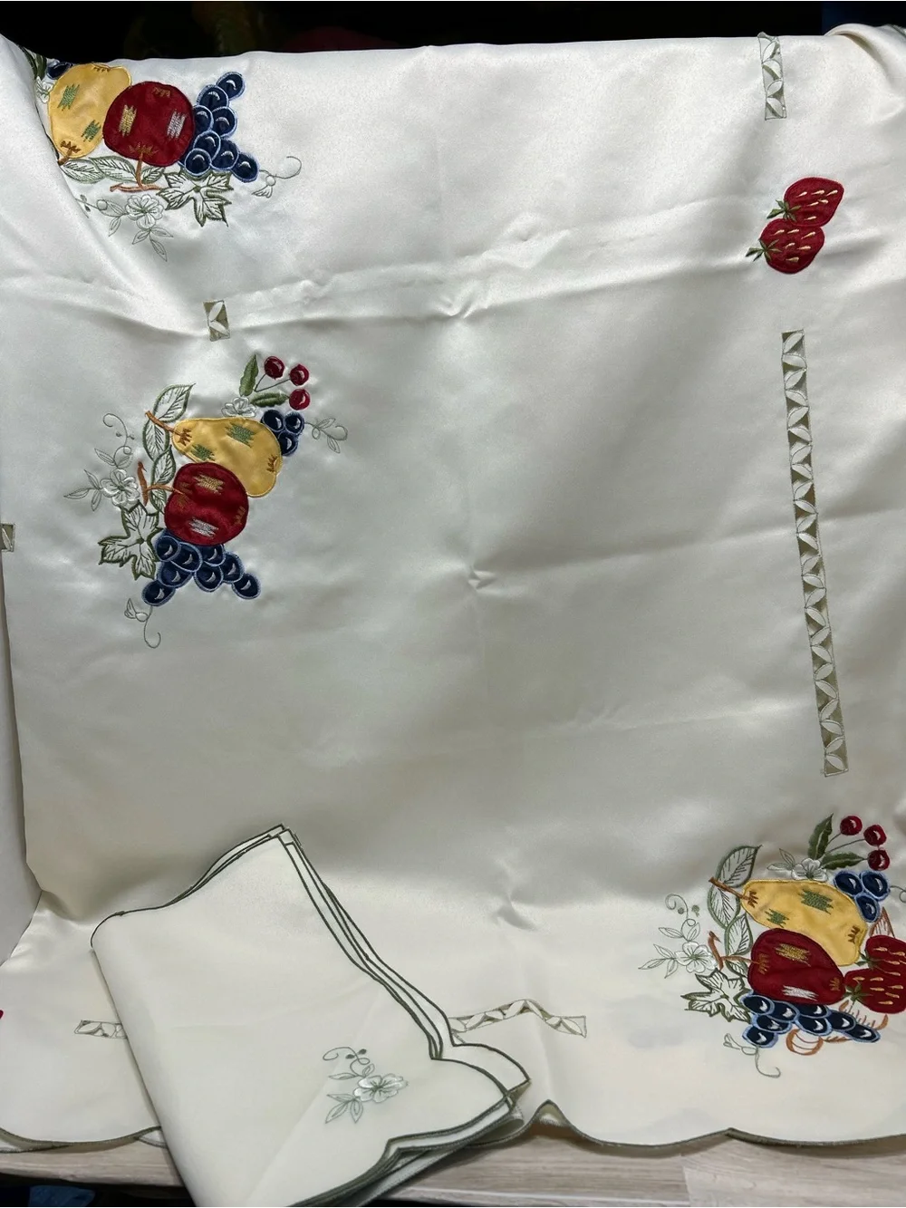 Vintage 7-Piece Embroidered Fruit Tablecloth Set with 6 Matching Napkins, 50